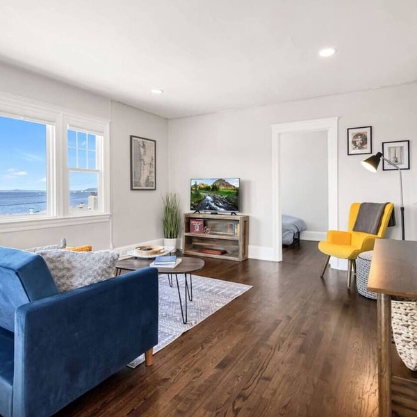 View-tiful Top Floor Apartment one Block from Alki Beach