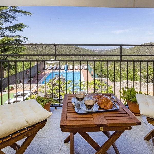 Villa '22 Sleeps Private Pool and Bbq' with Mountain View, Wi-Fi and Air Conditioning