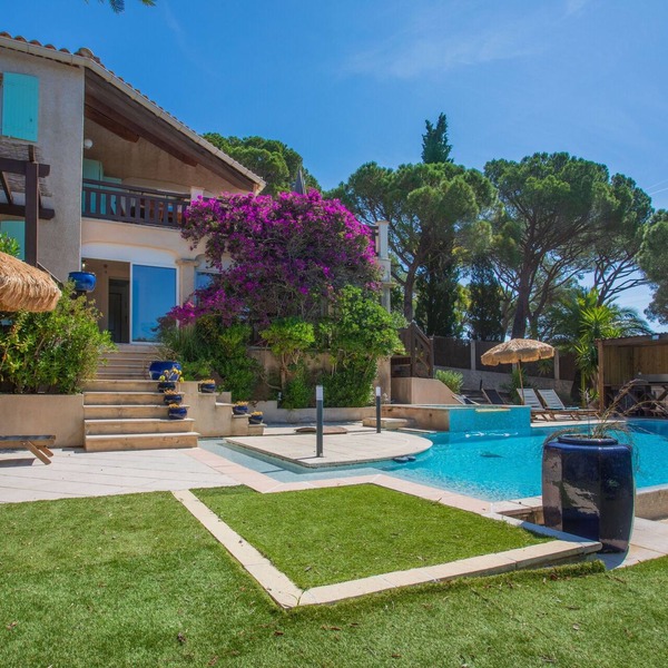 Villa 'À 200m De La Plage' with Sea View, Wi-Fi and Air Conditioning