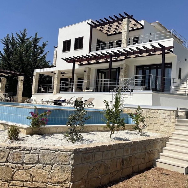 Villa Aphrodite Hills with Infinity Pool, Sea Views, Golf and Tennis