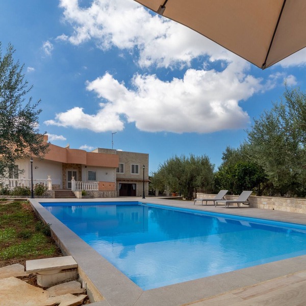 Villa Bartolomeo with Pool, Garden and Wi-Fi