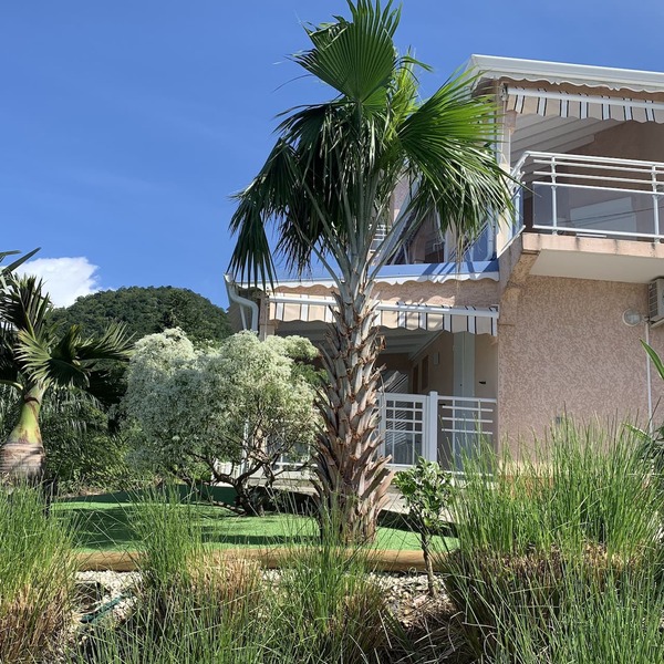 VILLA BETWEEN SEA AND MOUNTAIN
