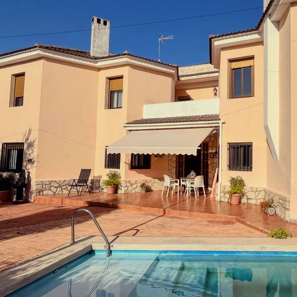 Villa Bobal - Exclusive getaway with pool, BBQ, wine and nature