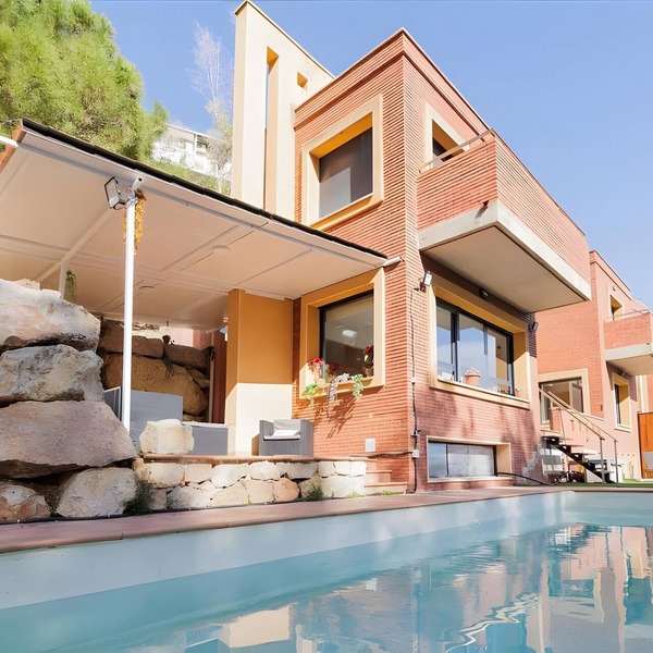 Villa 'Camarassa' with Sea Views, Wi-Fi, and Air Conditioning