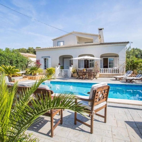 Villa 'Can Navarro' with Private Pool, Private Terrace and Wi-Fi