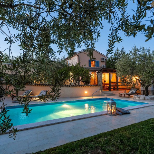 Villa Casa Olga for 4-6 persons, with pool and a beautiful garden, near Porec