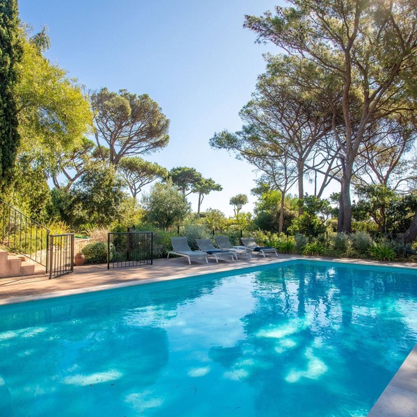 Villa 'Chantegrive' with sea view, Wi-Fi and air conditioning