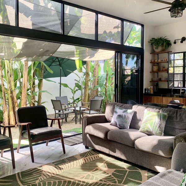 Villa Cocos, Modern Family Retreat, Cozy & Private just 3 Blocks from the Beach