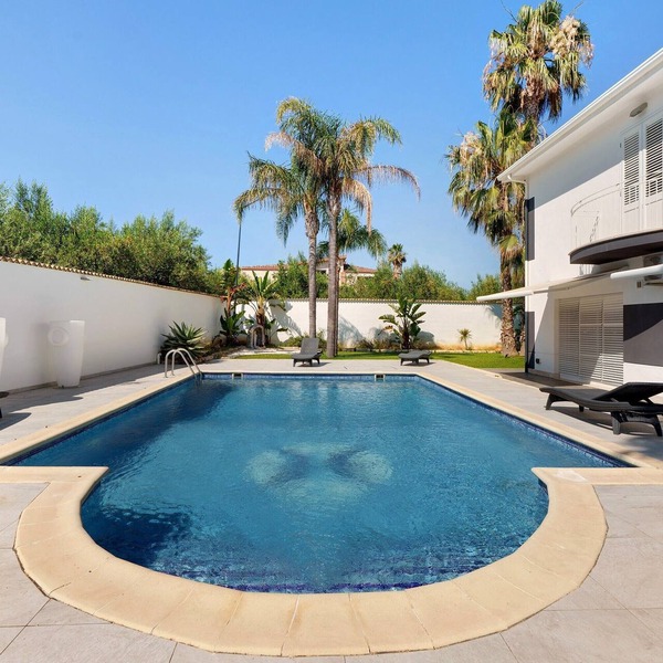 Villa Dalia with Pool: Mountain View, Wi-Fi, and Air Conditioning