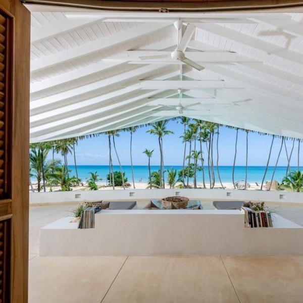 Villa del Mar, Fully Staffed Luxury Beachfront Villa sleeps 28