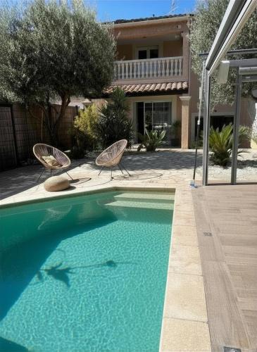 Villa design d'exception avec piscine