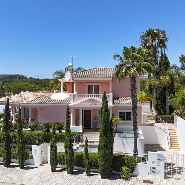 Villa Duma with private pool and jacuzzi which can be heated
