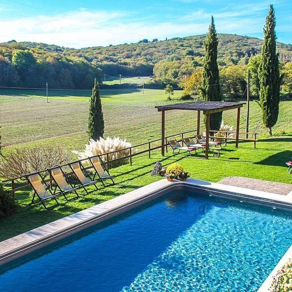Villa Ebe: An elegant and welcoming two-story villa in the characteristic style of the Tuscan countryside, with Free WI-FI.