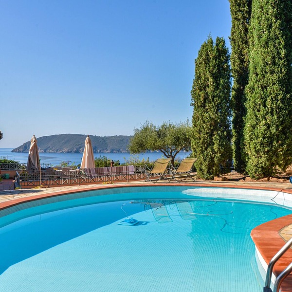 Villa 'Elba Offsite' with Sea View, Wi-Fi and Air Conditioning