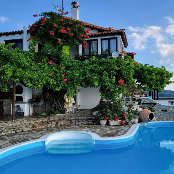 "Villa Erifili" Luxurious villa with spectacular view in Skiathos Island