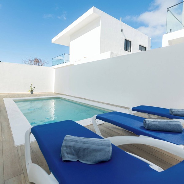 Villa espaciosa con 5 habitaciones, piscina, A/C, a 3 minutos de playa Bonita.