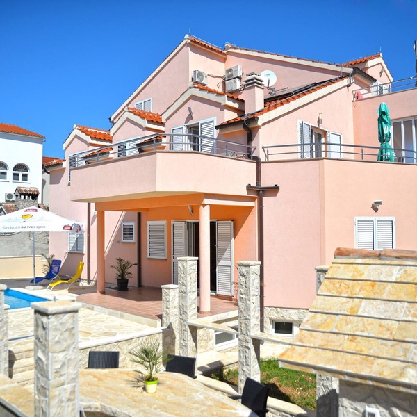 Villa Flipa with pool Ap. Ema