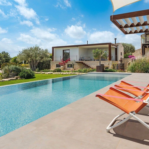 Villa for 12 with Pool, A/C, Garden