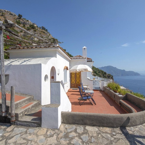 Villa Gilda: Elegance and Breathtaking Views Between Sky and Sea.