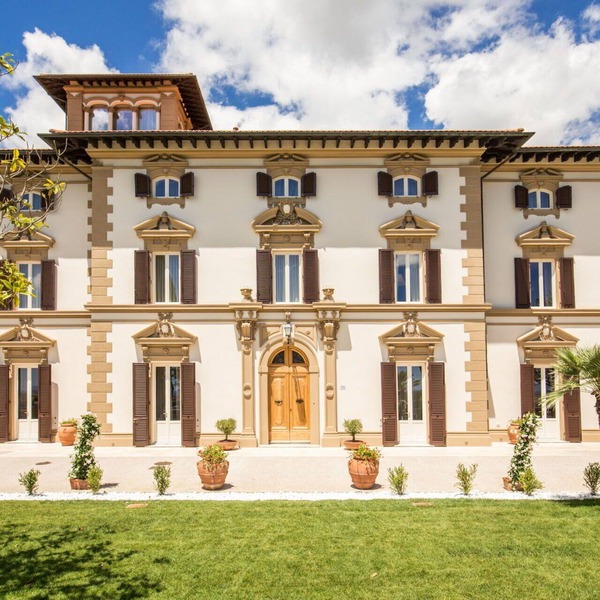 Villa in Castelvecchio with 7 bedrooms sleeps 14
