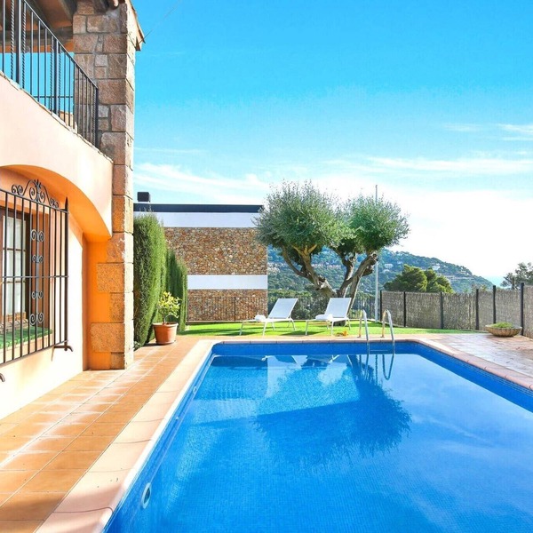 Villa in Llafranc with Pool & Beach Views