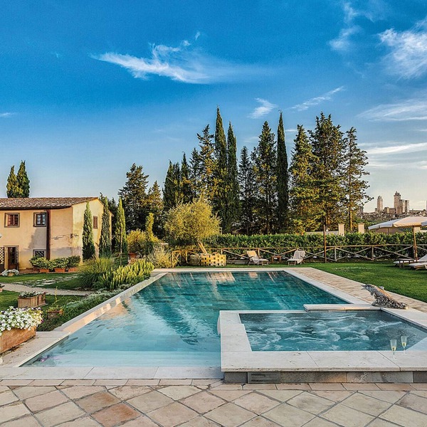 VILLA IRIS LUXURY SAN GIMIGNANO, 6 EN-SUITE BEDROOMS, SWIMMING POOL, SPA, SAUNA.