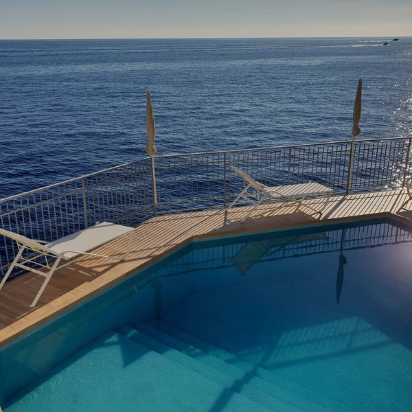 Villa con Piscina e Discesa al Mare Privata