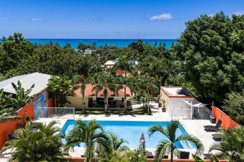 Villa Jardin - Infinity Pool and Backyard Oasis