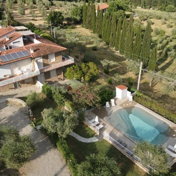 Villa le statue is 5 km from the center of Florence, pool and private parking