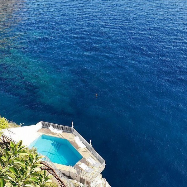 Villa Lilium: A bright villa built sheer above the sea and with direct access to the sea, with Free WI-FI.