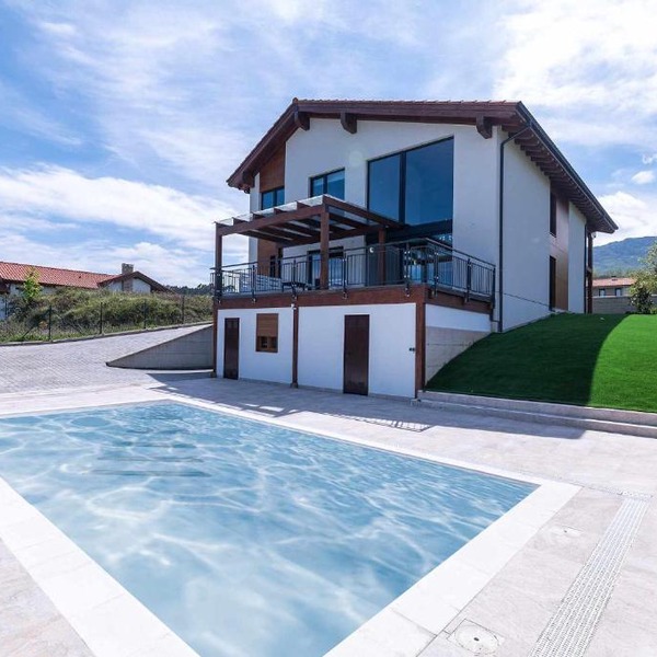 Villa Llanes Jardín y Piscina Privada – La Raizona