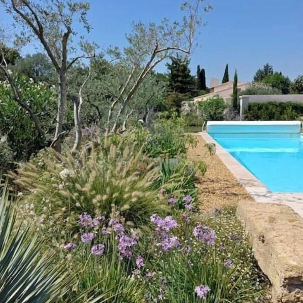 Villa located a 10-minute walk from the charming Provençal village of GRANS