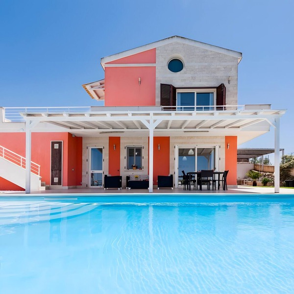 Villa 'Marigù Con Spa E Piscina' with Sea View, Wi-Fi and Air Conditioning