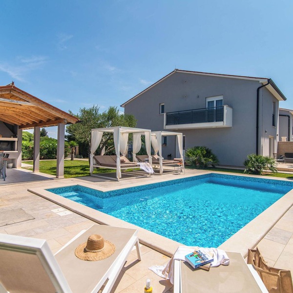 Villa Maya * heated pool, 400 m from the sea, barbecue, WiFi, bicycles
