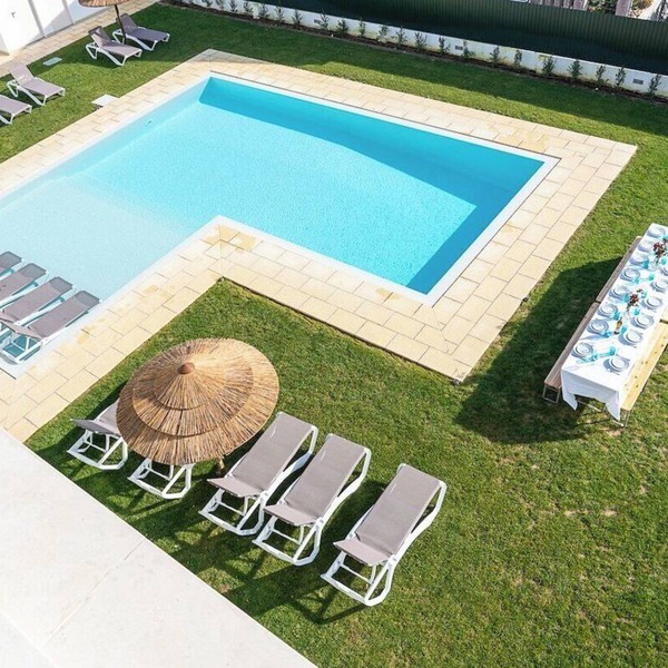 Villa Mena - Lisbon beach vacation villa with 9 bedrooms, heated pool and air conditioning