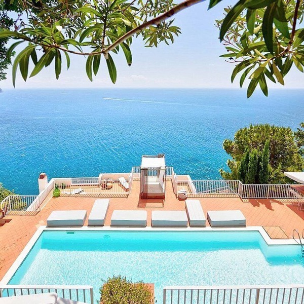 Villa Milena: A splendid and luminous two-story villa located on the high coast in front of the sea, with Free WI-FI.