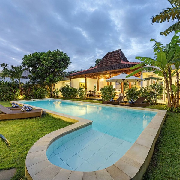 Villa Mitsouko 800m Batubelig beach 5mn Seminyak