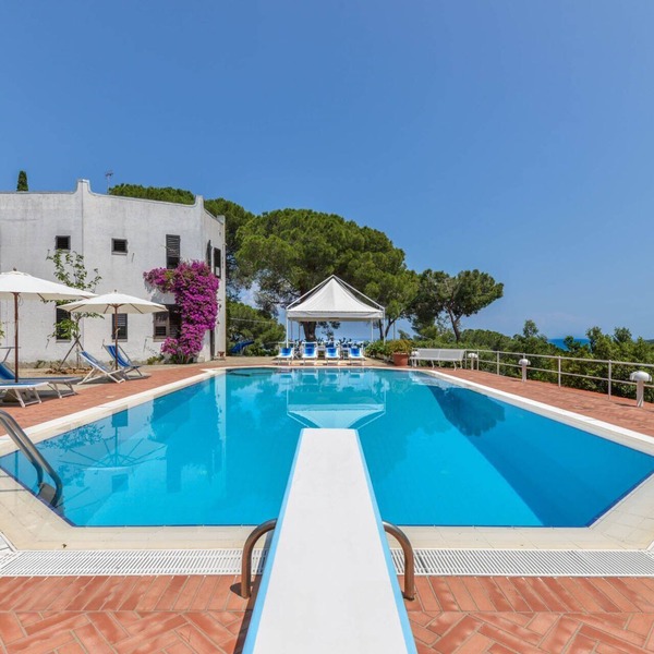 Villa Ottagonale, Capo Perla