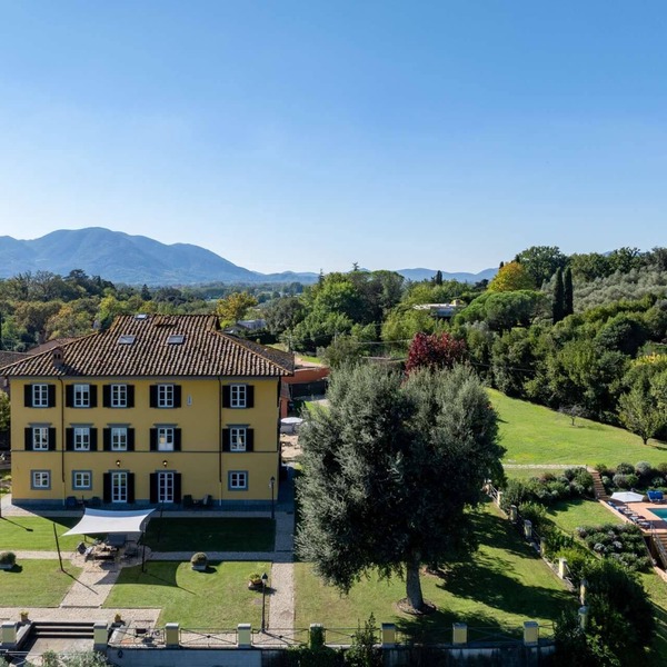 Villa Pacini - just 1,8 km outside Lucca Wall - Pool