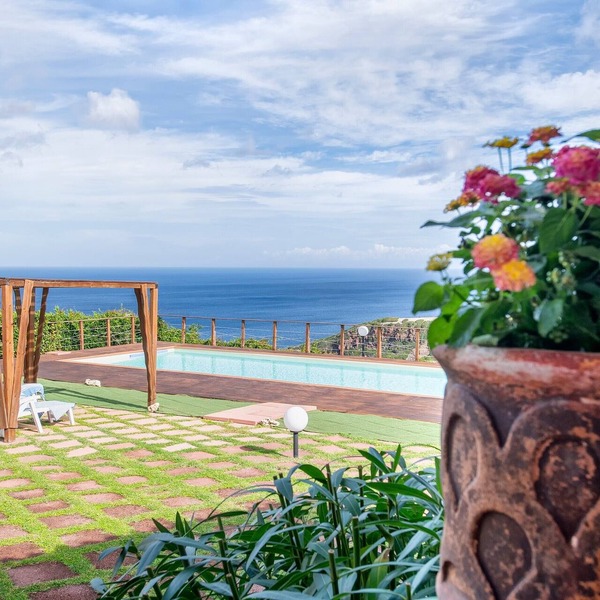 Villa 'Patrizia' with Sea View, Wi-Fi and Air Conditioning
