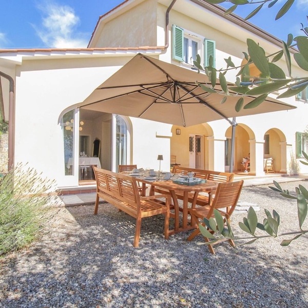 Villa Poggio Scalette: Elegance meets Comfort amidst ancient olive trees