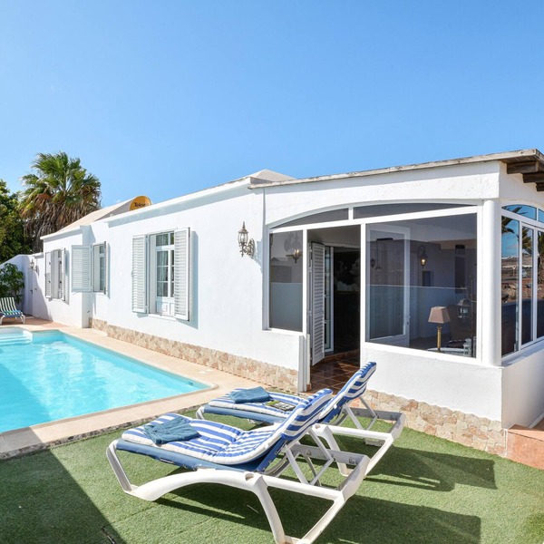 Villa "Rústica" close to the Beach with Sea and Mountain Views, Pool & Terraces