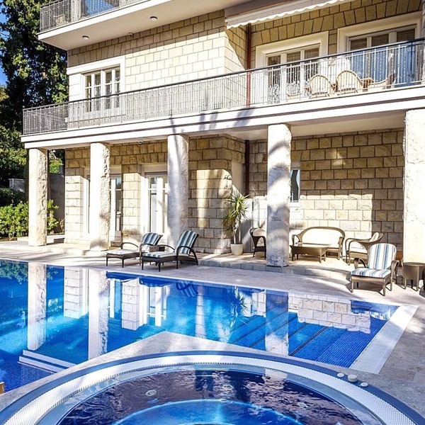 Villa S, Beautifu seafront luxury villa Quiet Area Close to Center