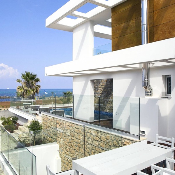 Villa Sapphire - Three Bedroom Beachside