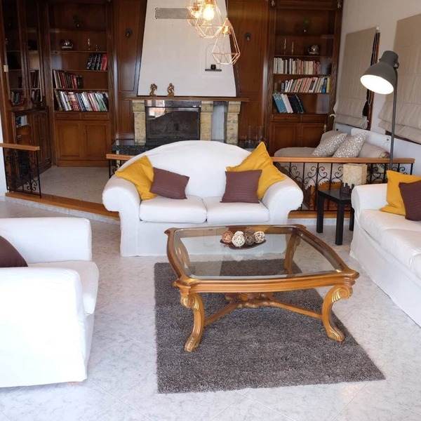 VILLA SOFIA (1st floor self-contained apartment) t