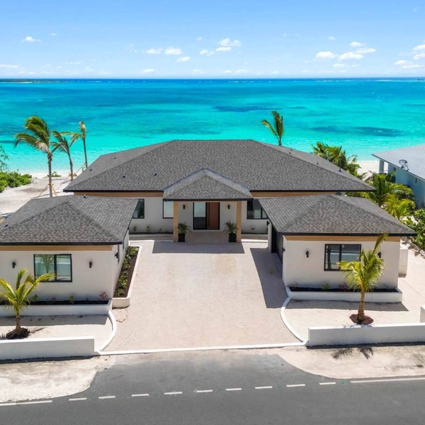 Villa Summerwinds, New Villa, Beachfront w/Heated Pool, 10% off Butler Services