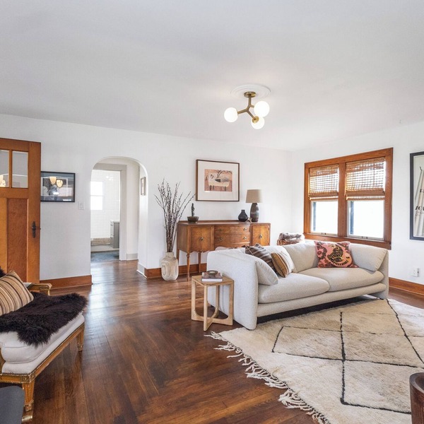 Villa Verde -Eclectic Cottage with WiFi and AC in Three Oaks