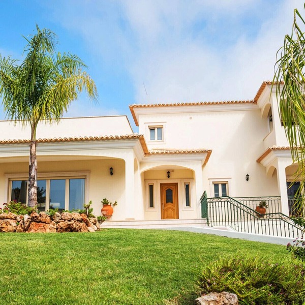 Villa w/heatable pool & BBQ in Albufeira