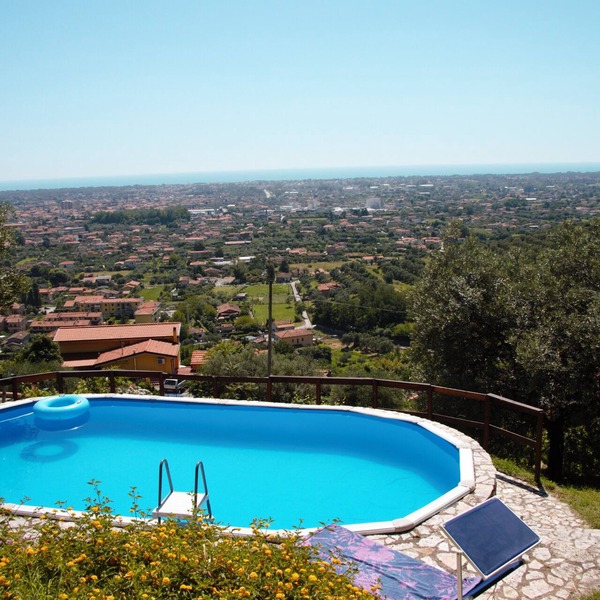 Villa with private pool, 5 minutes drive from the beach of Forte dei Marmi.