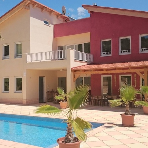 Villa with large pool, loft and granny apartment